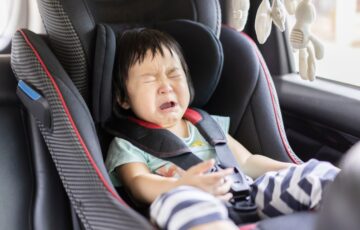 車内での子供のぐずり対策！快適なドライブには動画配信サービスがおすすめ